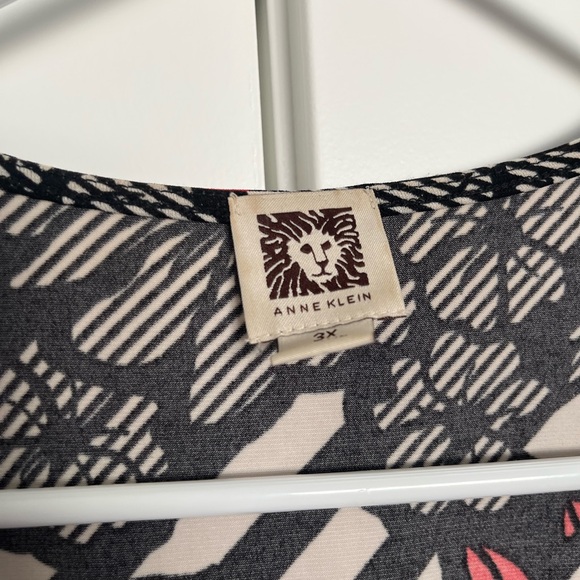 Colorful Floral Wrap Around Short Sleeved Blouse - Picture 4 of 4